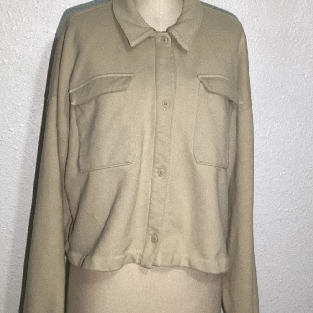 Alo Yoga Renown women’s Cropped Button-Up Pullover size large